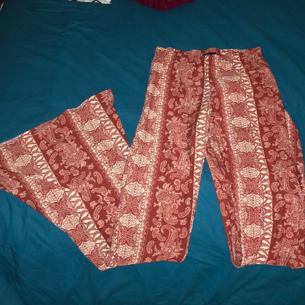 Patterned bell bottom leggings